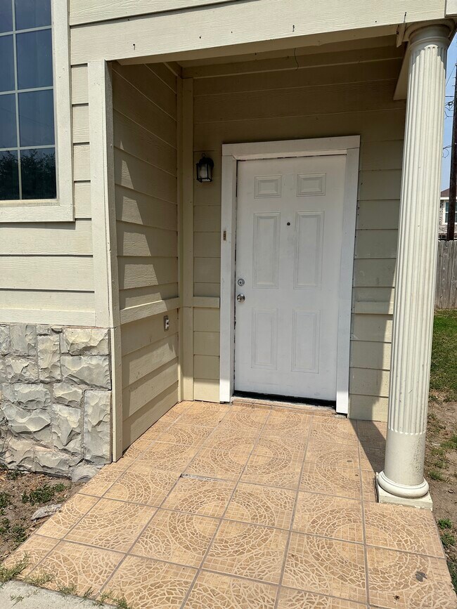 Front Door - 1020 Jesse St