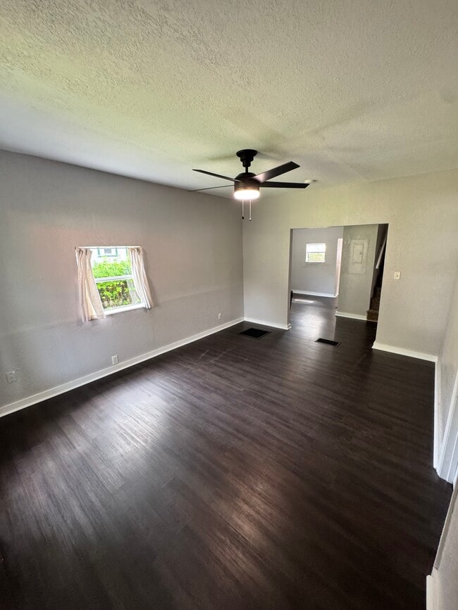 Foto del edificio - 112 S Chandler Ave