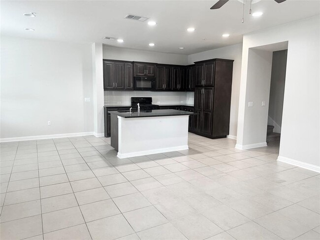 Foto del edificio - 6814 E Riverside Dr