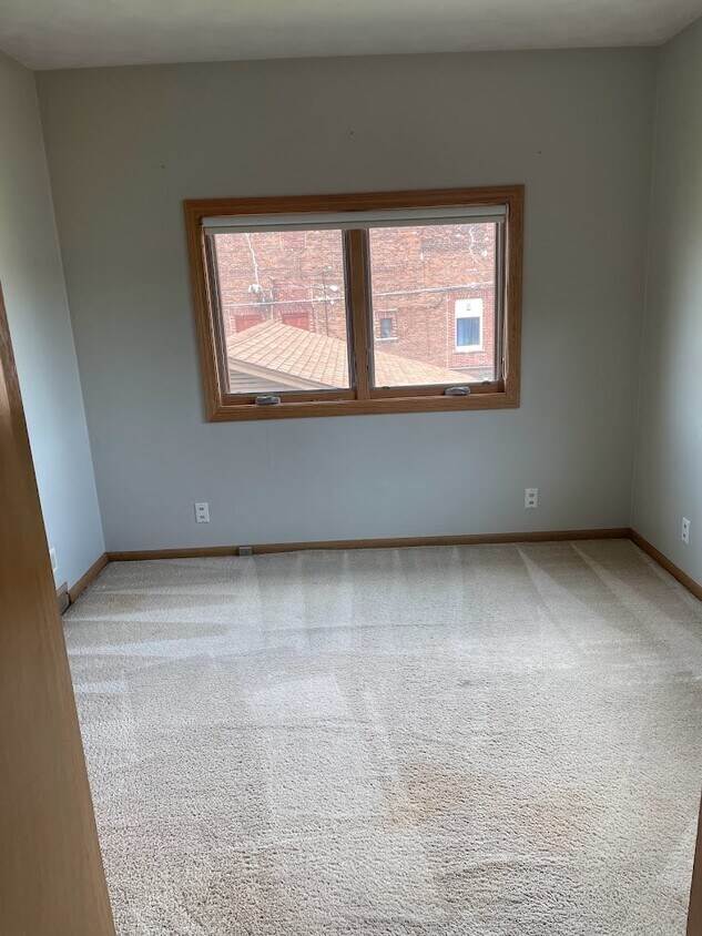 216 7th Ave S Unit 2, Clinton, IA 52732 Apartments in Clinton, IA