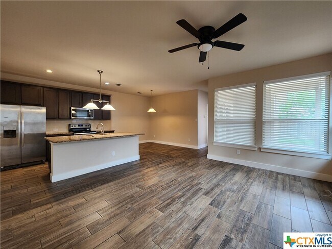 Foto del edificio - 715 Gristmill Dr