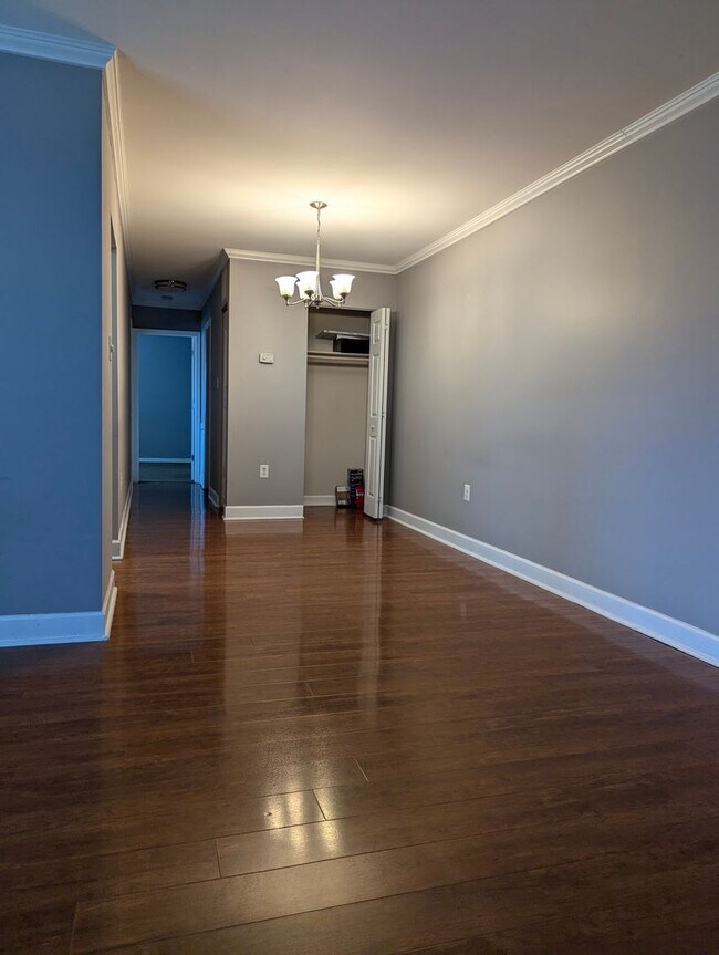 Building Photo - Gorgeous 2 Bed 1 Bath Condo with Private B...