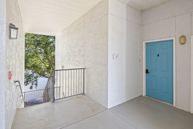 Building Photo - 5513 Legacy Crescent Pl