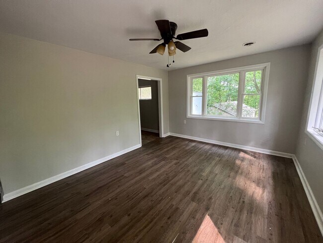 Building Photo - 5091 Lewis Rd 2bed/1bath Country living $1...
