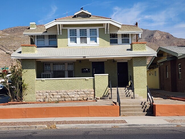 2401 #2 Front 1 - 2401 Montana Ave