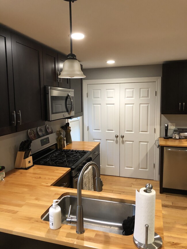Foto del edificio - 592 Oakwood Ave