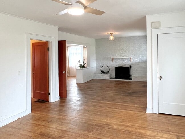 Foto del edificio - Charming Craftsman In The Heart Of Roseway Neighborhood