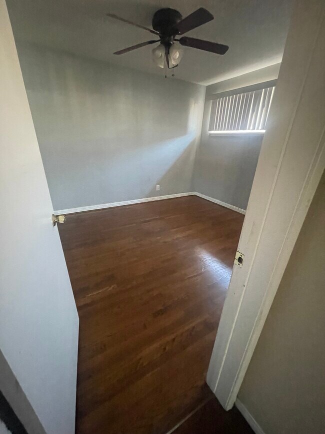 Foto del edificio - 2616 E Chapman Ave