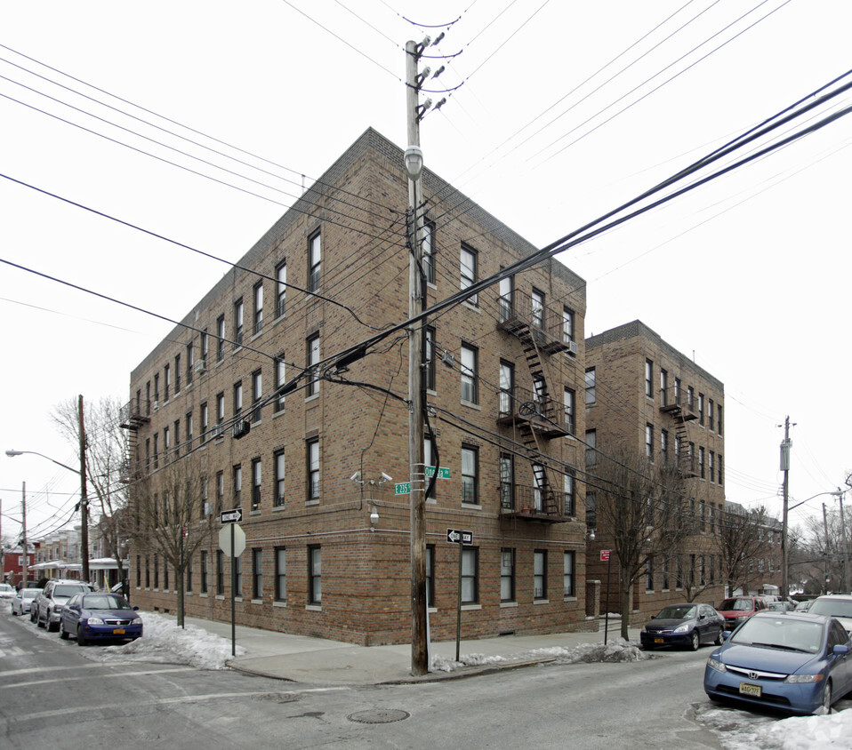 Primary Photo - 4216 Oneida Ave