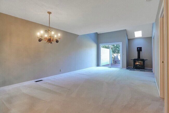 Building Photo - 15252 Boones Way