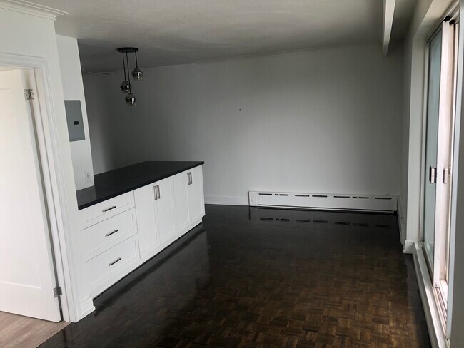 Photo du bâtiment - Lakeview 1.5 Bedroom unit: 1 bedroom + pri...