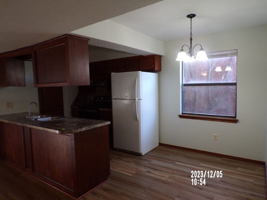 Building Photo - 4034 NW Ozmun Ave