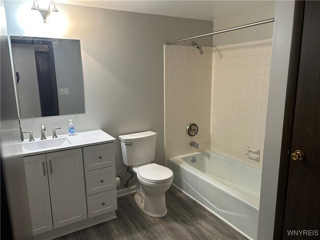 Foto del edificio - 186 Peppertree Dr