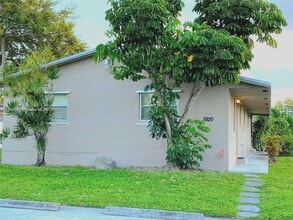 Building Photo - 5820 SW 27th St