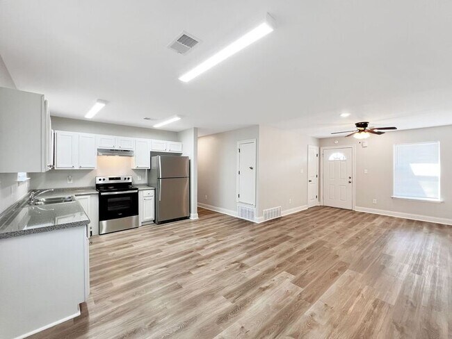 Building Photo - 6460 Greenbrook Cove N