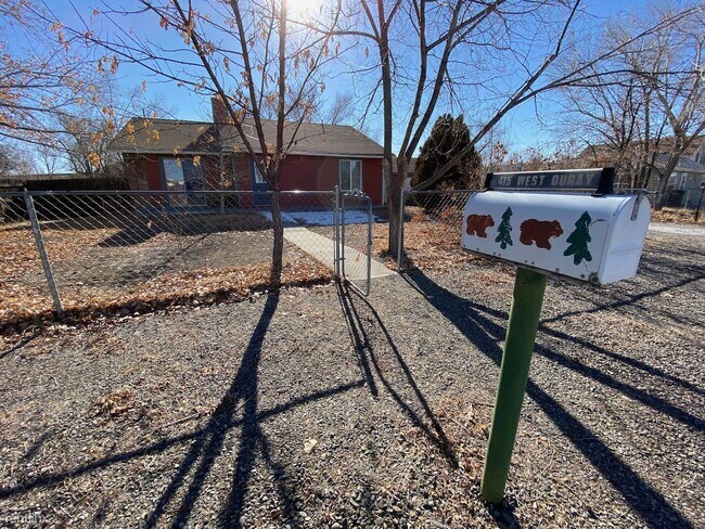 Building Photo - 3 br, 2 bath House - 415 West Ouray Avenue