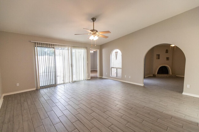 Foto del edificio - 2908 E Avenida Olivos