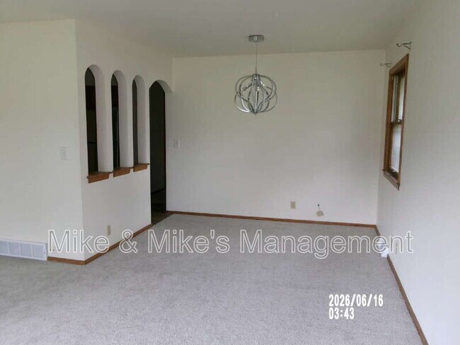 Foto del edificio - 18620 Midland Pl