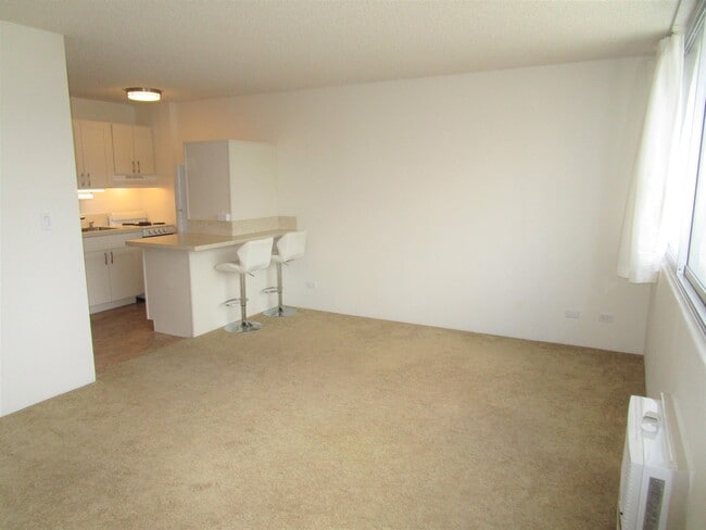 Building Photo - 1560 Kanunu St
