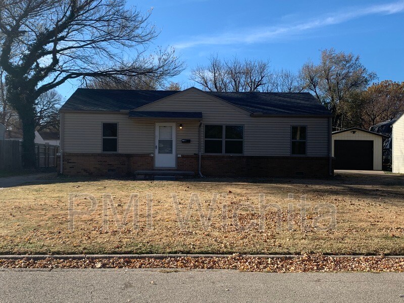Primary Photo - 927 N Derby Ave