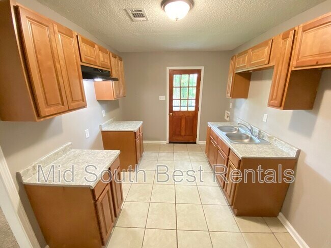 Building Photo - 595 Moccasin Dr