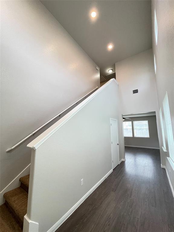 Building Photo - 221 Sambar Dr