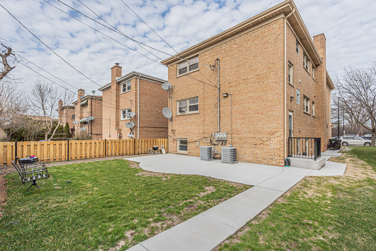 Building Photo - 6420 Spaulding Ave