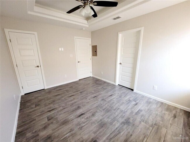 Building Photo - 5909 Sandpiper Ave