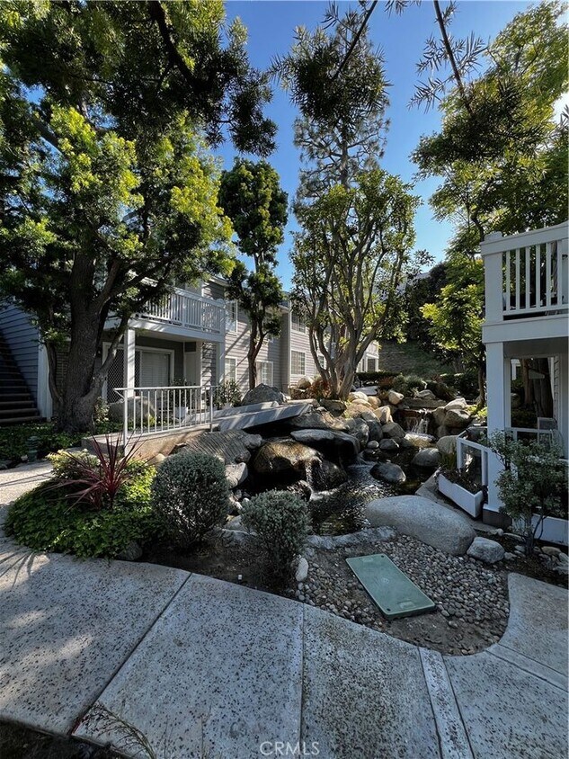 Foto principal - 1326 W Park Western Dr