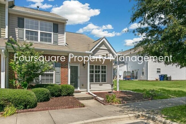 Building Photo - End Unit Townhome | First Floor Master Bed...