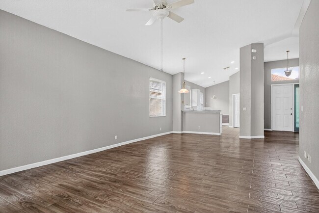 Foto del edificio - 671 Stanford Ln