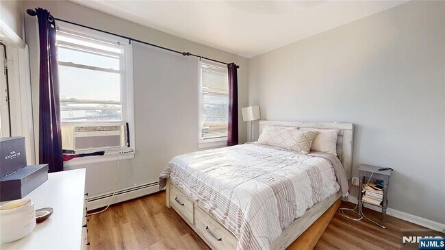 Foto del edificio - 277 2nd Ave W