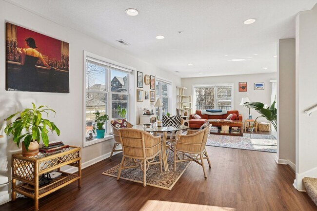 Foto del edificio - 2449 Lyndale Ave S