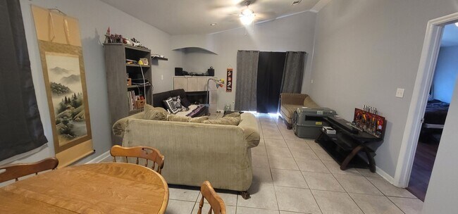 Foto del edificio - MODERN 3/2 w/ Garage, Fenced Yard, Washer/...