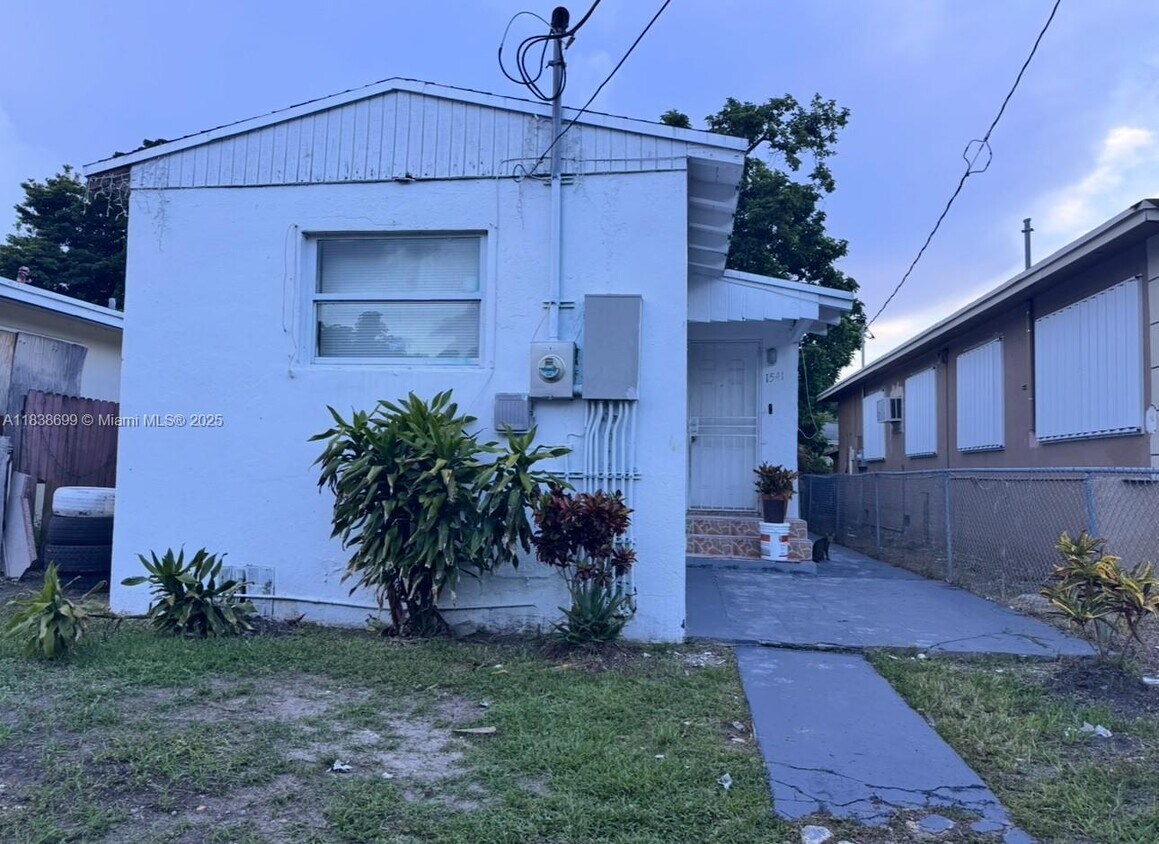 Foto principal - 1541 NW 70th St