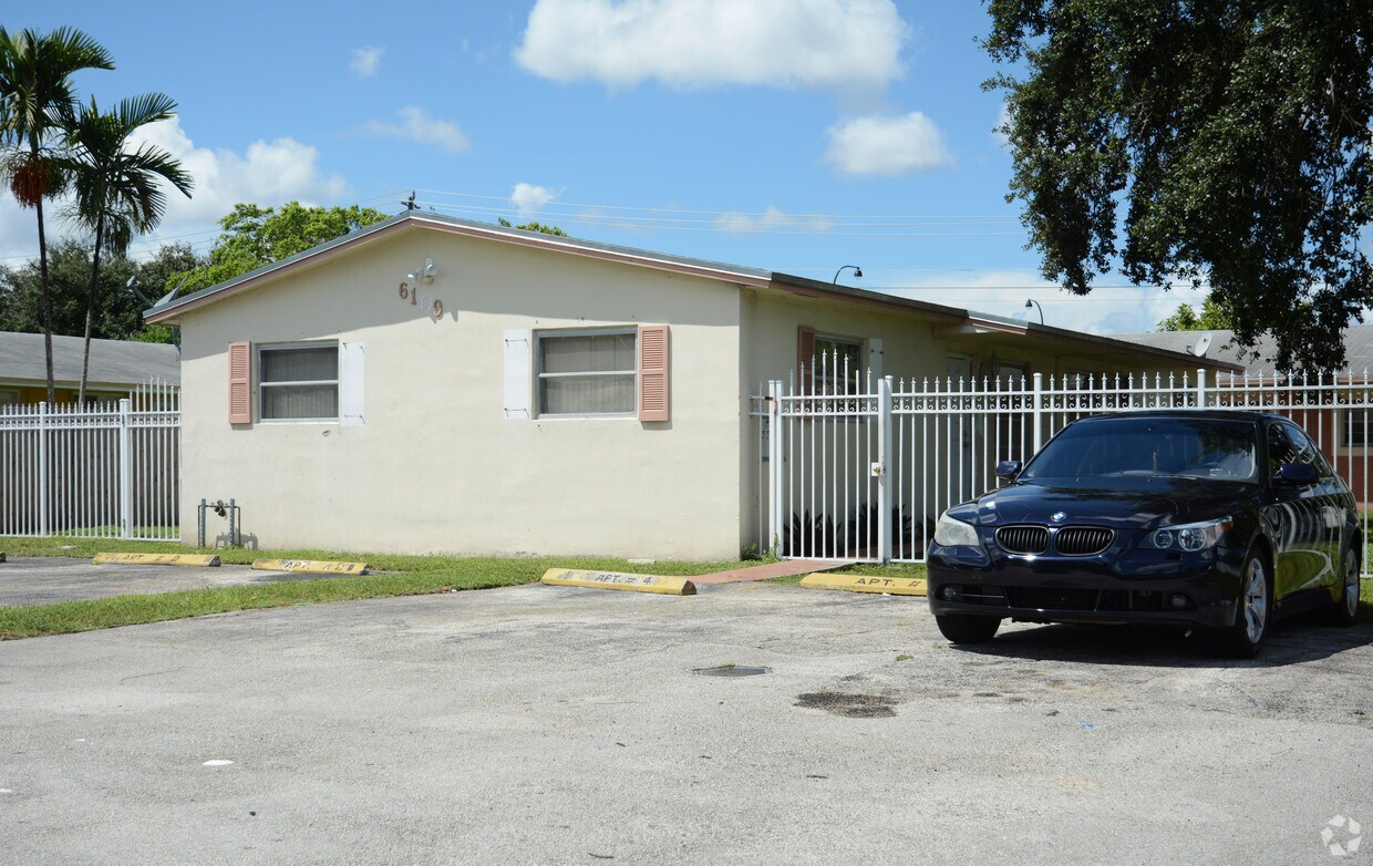 Building Photo - 6109 SW 30th St