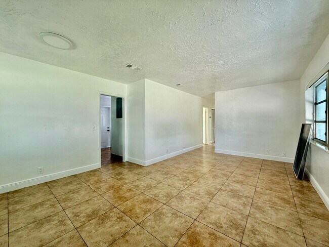 Foto del edificio - 355 NW 8th Ave