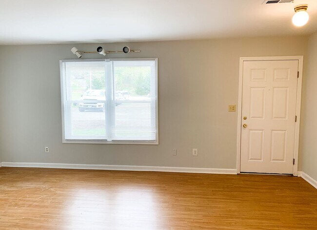 Building Photo - 181 Clover Valley Cir