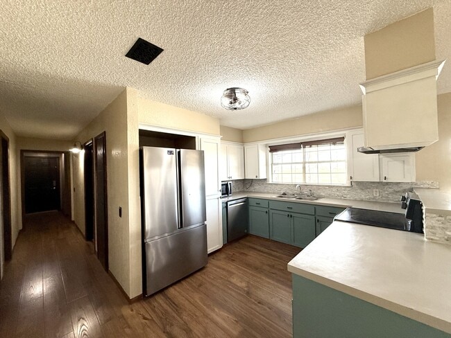 Foto del edificio - 1654 Ponderosa Rd