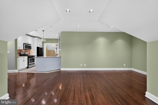 Building Photo - 7220 Ridge Ave