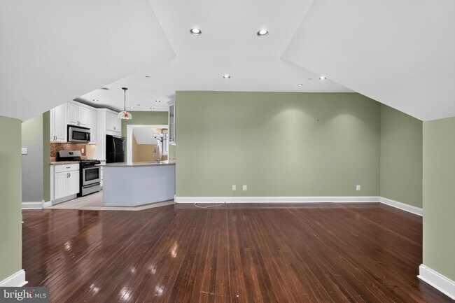 Foto del edificio - 7220 Ridge Ave