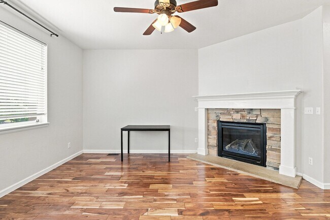 Foto del edificio - 8238 Hollygrape Ln