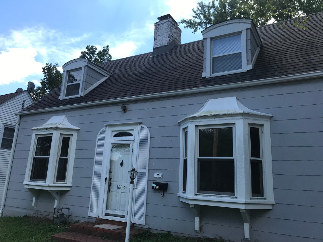 Primary Photo - 1602 University Ave