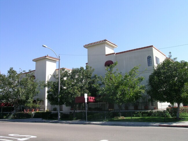 Foto del edificio - AVAILABLE NOW - Beautiful Condo in the Heart of Vibrant San Diego!