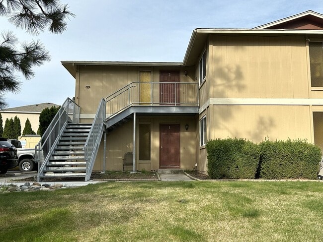 Building Photo - 1821 Peachtree Ln