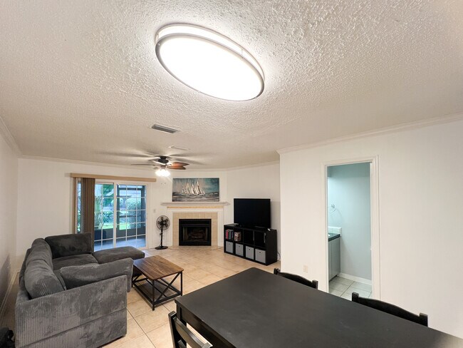 Foto del edificio - 7623 Baymeadows Cir W