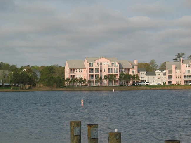 Building Photo - 7712 Yacht Club Dr
