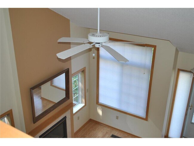Building Photo - 2340 Oakridge Cir