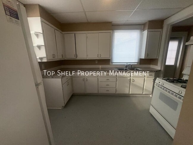 Building Photo - 1108 27th St