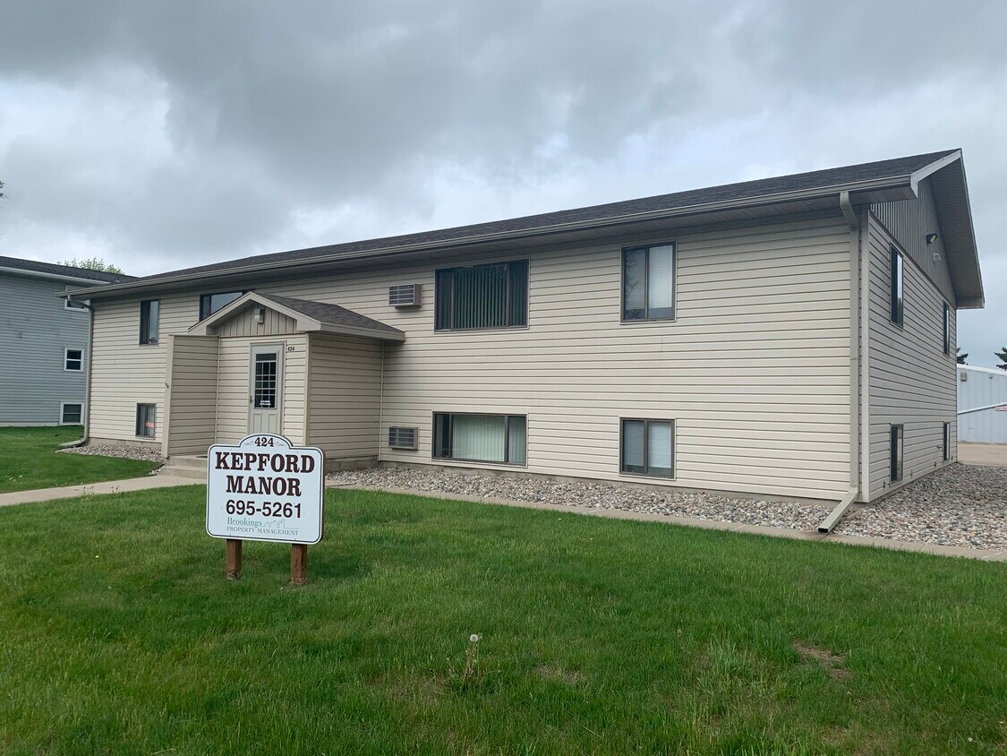 424 Medary Ave S, Brookings, SD 57006 Apartments Brookings, SD